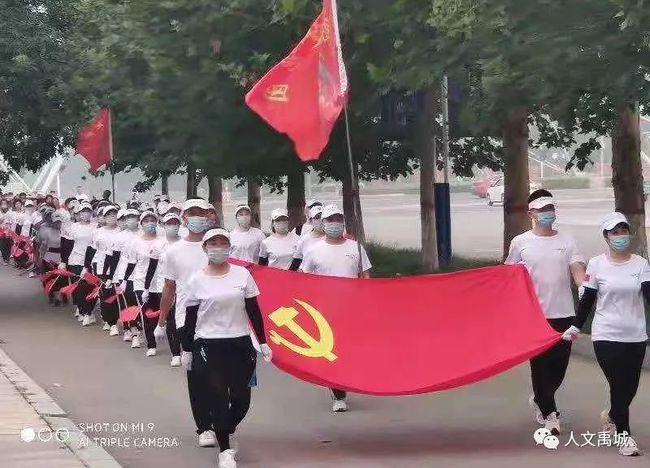 夏季热带海滩逃生