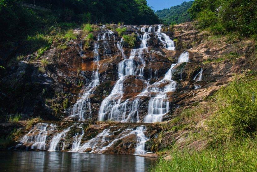 龙芯中科2023年预亏3.1亿 2022上市募24.6亿扣非亏损